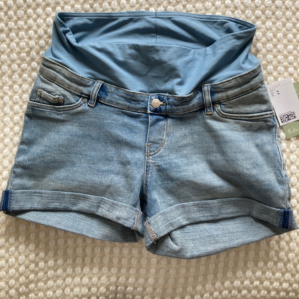 H&M Mama maternity midi jean denim shorts inseam 3” NWT